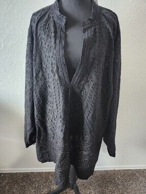 Torrid Belle & Isle Cotton Eyelet Tunic Black V-neck Long Sleeve